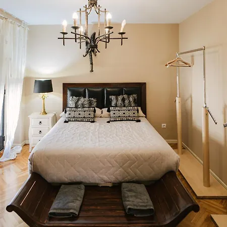Apartamento Plaza Mayor Humedo Con Parking Incluido Leon Exterior photo