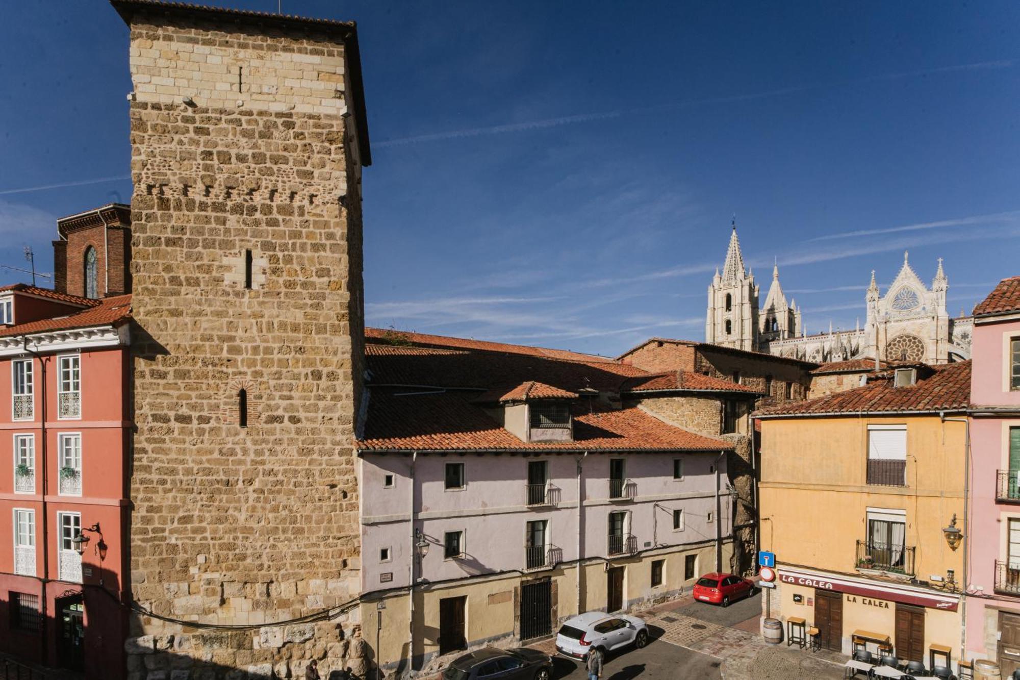 Plaza Mayor Humedo Con Parking Incluido